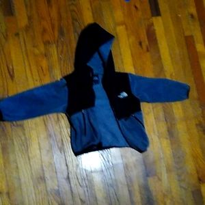 I am selling a North face jaket